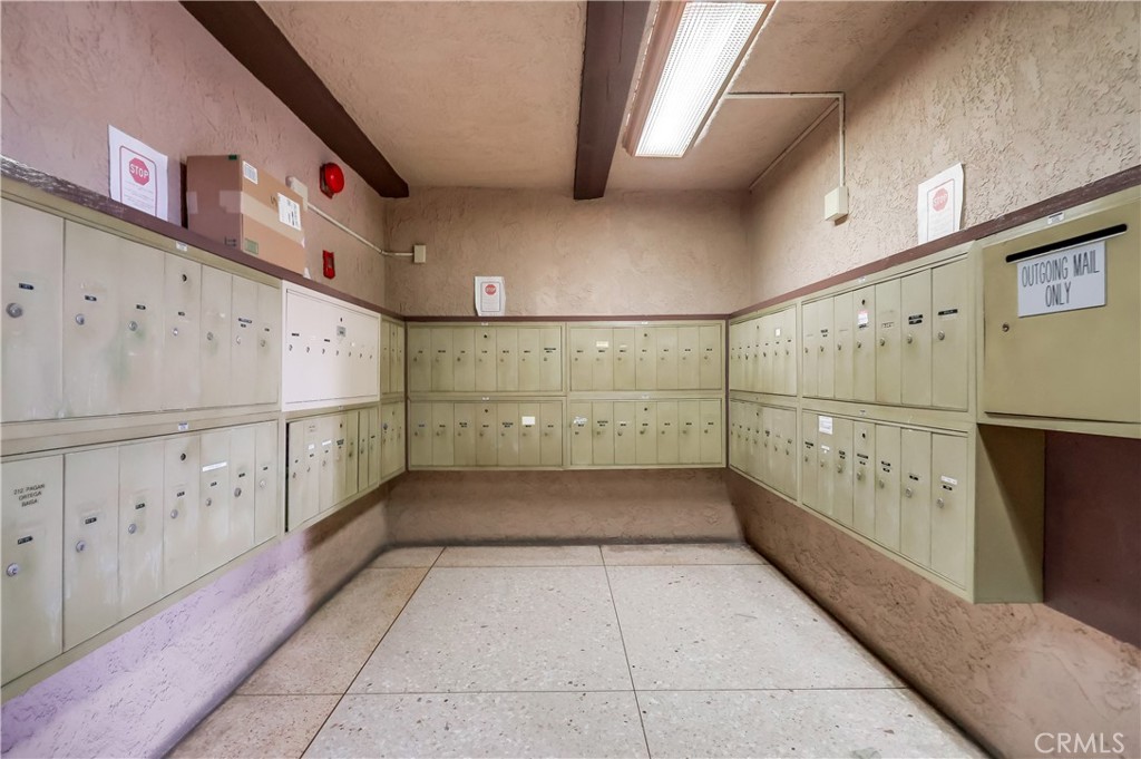 https://media.crmls.org/medias/78af879a-6029-4a8d-b17a-786e1f148c87.jpg?preset=X-Large