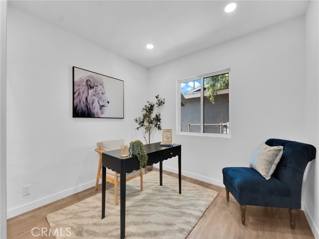 Detail Gallery Image 14 of 22 For 10050 Gloria Ave, Granada Hills,  CA 91343 - 3 Beds | 2/1 Baths
