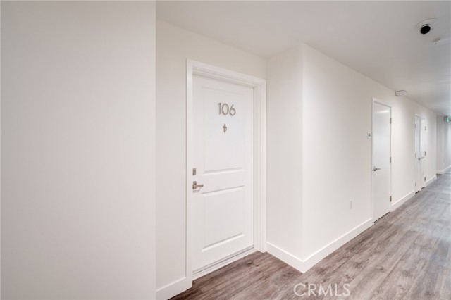 Detail Gallery Image 4 of 19 For 14526 Hartland St #106,  Van Nuys,  CA 91405 - 2 Beds | 2 Baths