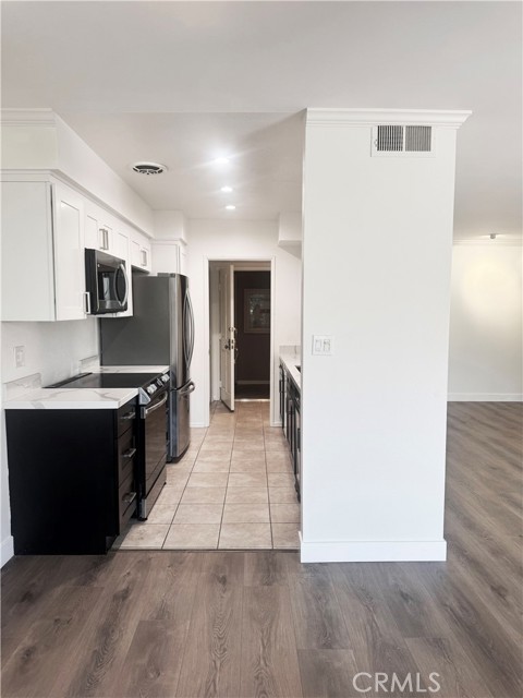 Detail Gallery Image 11 of 28 For 4487 Colbath Ave #101,  Sherman Oaks,  CA 91423 - 1 Beds | 1 Baths