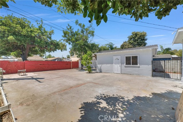 820 S Van Ness Avenue, Santa Ana CA: https://media.crmls.org/medias/78b08b6a-773a-4eaa-8264-acaf182354aa.jpg