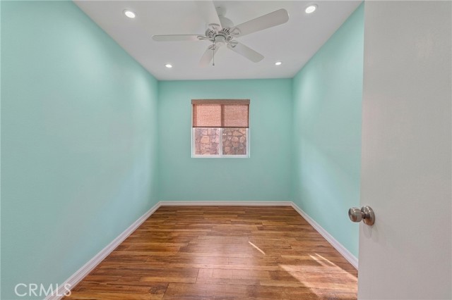 Detail Gallery Image 22 of 28 For 19160 Ingomar St, –,  CA 91335 - 2 Beds | 2 Baths