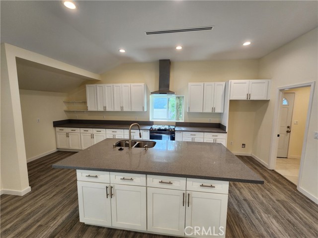 Detail Gallery Image 4 of 43 For 9462 Givens, Northridge,  CA 91325 - 4 Beds | 5 Baths