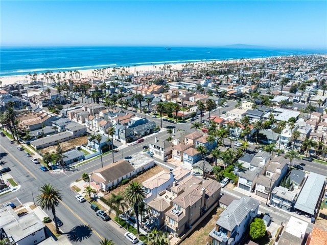 309 8th Street, Huntington Beach CA: https://media.crmls.org/medias/78b185c9-0fde-4136-a9d5-d6da4c2cc964.jpg