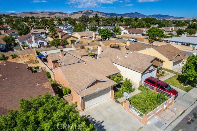 Detail Gallery Image 1 of 37 For 2810 Juniper Dr, Palmdale,  CA 93550 - 3 Beds | 3 Baths