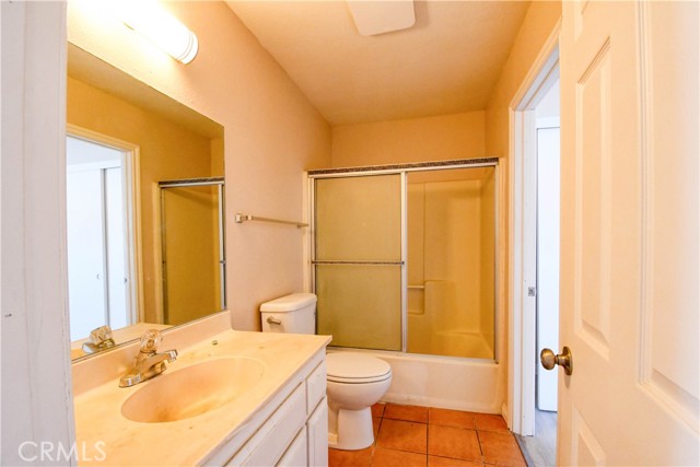 1061 May Lane, Barstow CA: https://media.crmls.org/medias/78b22925-e52a-418e-9192-2e6fa4336d62.jpg