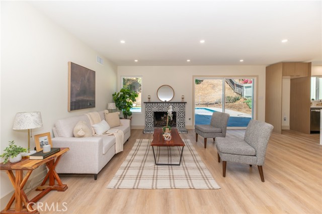 Detail Gallery Image 4 of 58 For 1737 Storrs Pl, Pomona,  CA 91766 - 4 Beds | 2 Baths