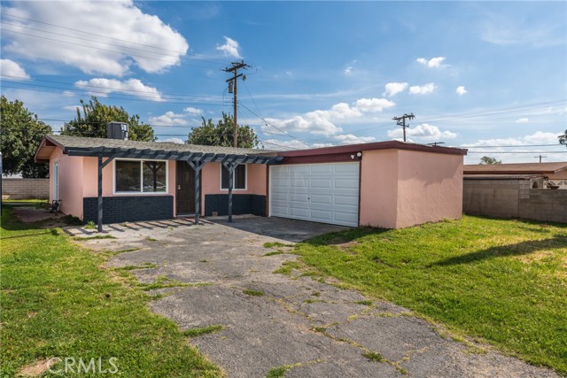 Detail Gallery Image 2 of 23 For 3250 Apple Ave, Jurupa Valley,  CA 92509 - 3 Beds | 2 Baths