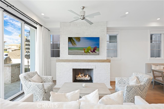 Detail Gallery Image 33 of 42 For 708 Heliotrope, Corona Del Mar,  CA 92625 - 3 Beds | 3 Baths