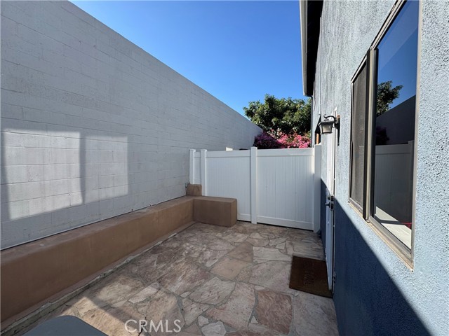 45 Harkness Avenue, Pasadena CA: https://media.crmls.org/medias/78b39d3b-4264-486d-80ed-dbfa24116d62.jpg