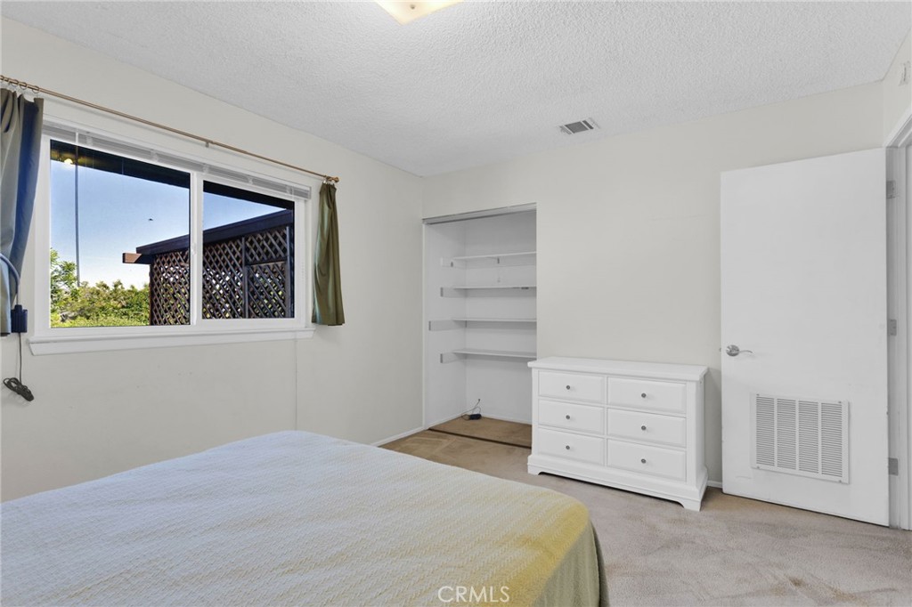 https://media.crmls.org/medias/78b3a350-89ae-4e8e-a947-541b840228e9.jpg?preset=X-Large