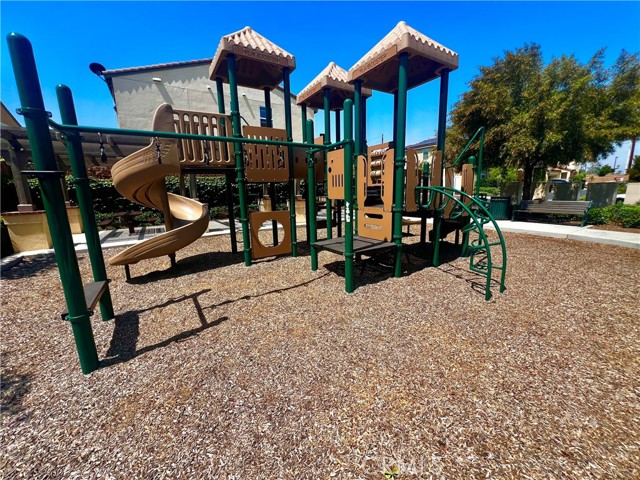 2421 Via Alicante, Corona CA: https://media.crmls.org/medias/78b3b29c-654f-44ff-891f-a9aba803fb99.jpg