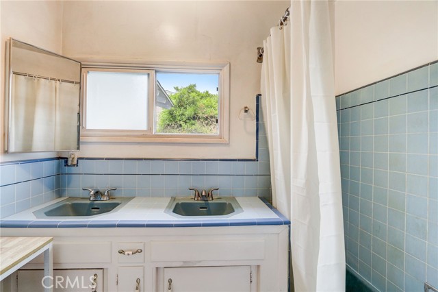 Detail Gallery Image 25 of 34 For 14747 Saticoy St, Van Nuys,  CA 91405 - 3 Beds | 2 Baths