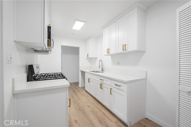 3301 Obama Boulevard, Los Angeles CA: https://media.crmls.org/medias/78b43f7f-9033-4f02-baa1-1cb9a1f79c4b.jpg
