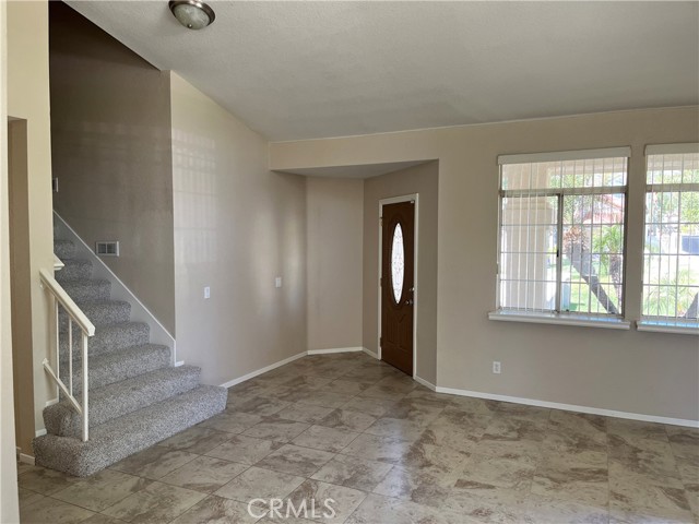 Detail Gallery Image 3 of 14 For 13747 Stanford Ct, Fontana,  CA 92336 - 4 Beds | 3 Baths