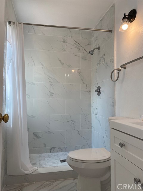 27 Dartmouth, Irvine CA: https://media.crmls.org/medias/78b46cf6-e9f8-4194-aa71-de448fba8677.jpg