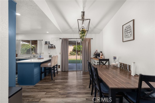 15454 Raymond, Fontana CA: https://media.crmls.org/medias/78b492f2-04f1-4095-bc64-06e1b9779069.jpg