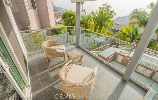 Detail Gallery Image 2 of 22 For 986 Oriole, Laguna Beach,  CA 92651 - 3 Beds | 3 Baths