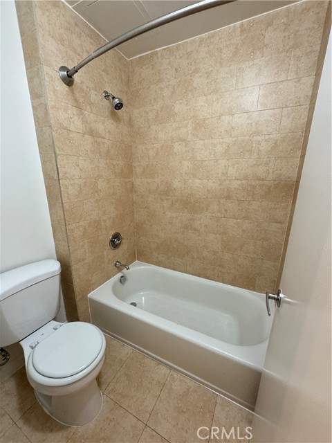 Detail Gallery Image 17 of 28 For 20327 Saticoy St #202,  Winnetka,  CA 91306 - 1 Beds | 1 Baths