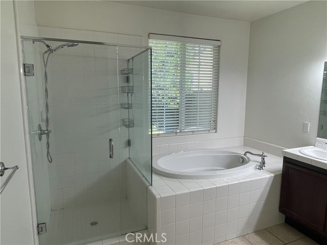 5307 Rose Arbor Lane, Bakersfield CA: https://media.crmls.org/medias/78b51dfa-377b-4c79-91e3-ba4d3ecf4015.jpg