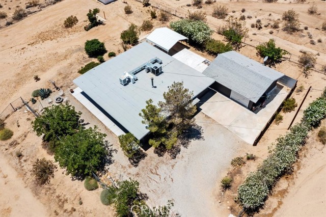 62171 Campanula Street, Joshua Tree CA: https://media.crmls.org/medias/78b55d2b-fb94-4e01-ba73-62dcb930813f.jpg