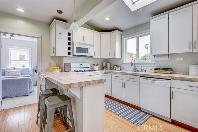 Detail Gallery Image 12 of 39 For 221 S Guadalupe, Redondo Beach,  CA 90277 - 3 Beds | 1 Baths