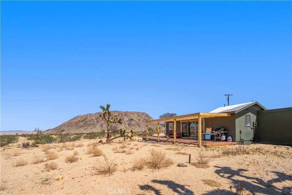 https://media.crmls.org/medias/78b60a5f-1edb-4273-9cad-a97360de9423.jpg?preset=X-Large