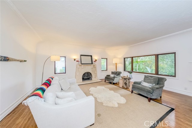 516 Orange Grove Avenue, South Pasadena CA: https://media.crmls.org/medias/78b64d8a-b259-4310-a40c-1baaf0dfd2f2.jpg