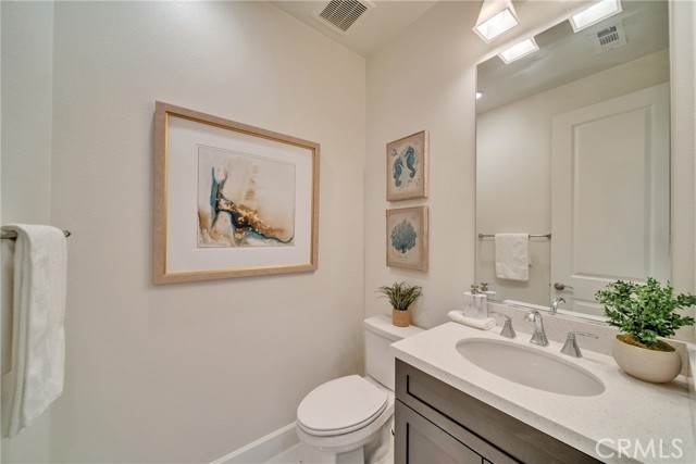 5437 Heritage Oak Drive, Lake Forest CA: https://media.crmls.org/medias/78b6acfc-9621-430c-a745-2f0b9e77e194.jpg