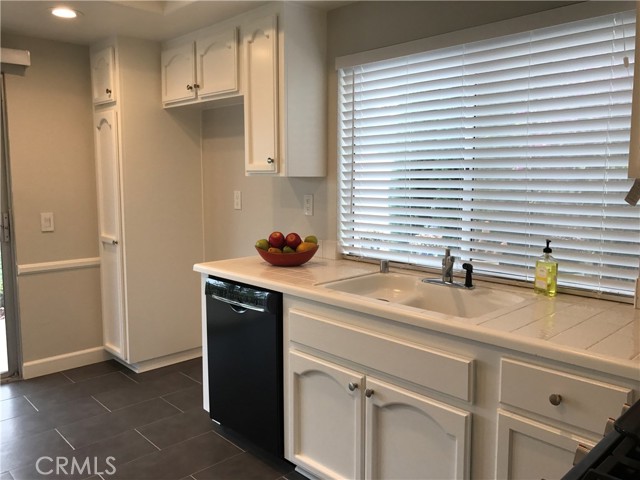 Detail Gallery Image 23 of 52 For 951 S Park Rim Cir, Anaheim Hills,  CA 92807 - 3 Beds | 2 Baths
