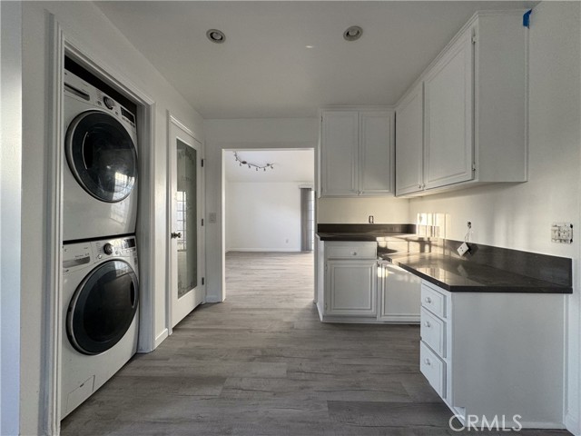 Detail Gallery Image 5 of 22 For 19351 Strathern, Reseda,  CA 91335 - 4 Beds | 2 Baths