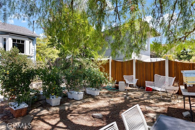 10522 Fernglen Avenue, Tujunga CA: https://media.crmls.org/medias/78b967ba-ef1c-4f63-8749-8b91936bc7a6.jpg