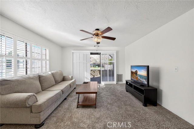 Detail Gallery Image 8 of 32 For 11620 Locust, Apple Valley,  CA 92308 - 2 Beds | 2 Baths