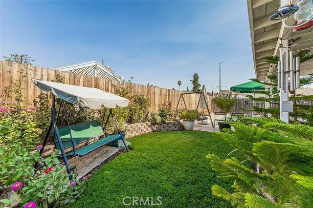 2468 Laverne, Clovis CA: https://media.crmls.org/medias/78b9c387-8ce5-4c34-bb27-24ea06ad2b39.jpg
