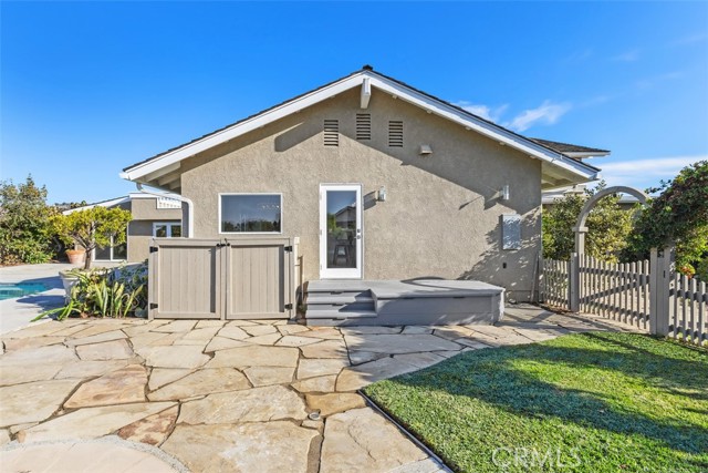 Detail Gallery Image 7 of 40 For 3800 Topside Ln, Corona Del Mar,  CA 92625 - 4 Beds | 3/1 Baths