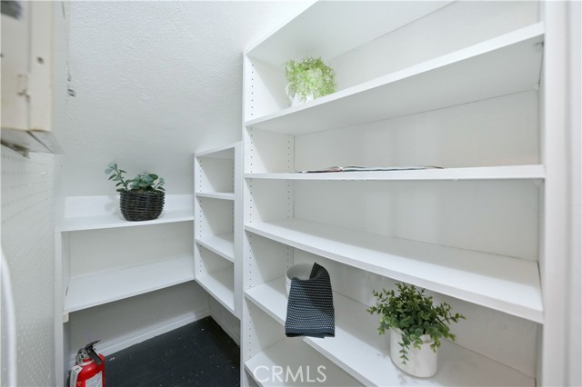 Detail Gallery Image 17 of 46 For 108 Roycroft Ave, Long Beach,  CA 90803 - 4 Beds | 3/1 Baths