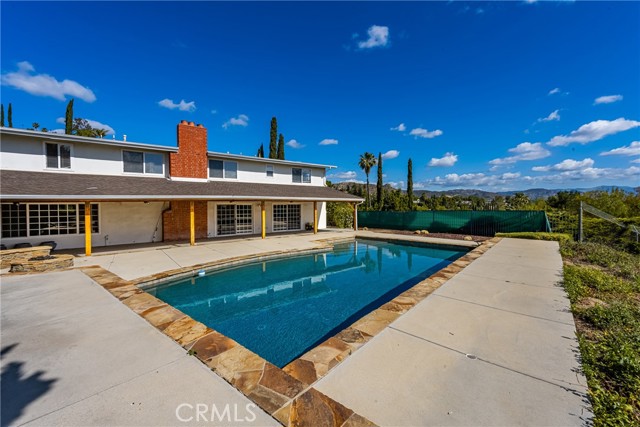 Detail Gallery Image 17 of 75 For 6040 Pat Ave, Woodland Hills,  CA 91367 - 5 Beds | 4/2 Baths