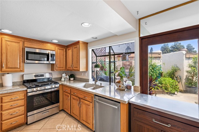 Detail Gallery Image 7 of 28 For 2870 N Cottonwood St, Unit 2, Orange,  CA 92865 - 3 Beds | 1/1 Baths