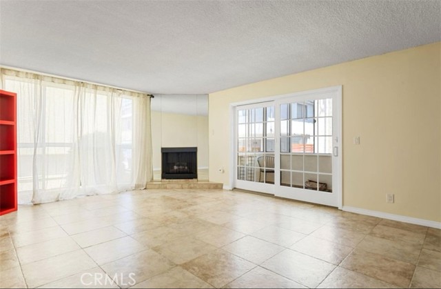 1127 10th Street, Santa Monica CA: https://media.crmls.org/medias/78bc86cc-7b46-4ba2-a1ca-40a84085a7fd.jpg