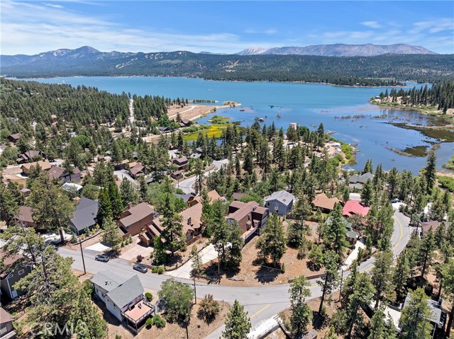39325 Lodge Road, Fawnskin CA: https://media.crmls.org/medias/78bcaad3-2e9c-48fc-81fc-5666a07d0d6c.jpg