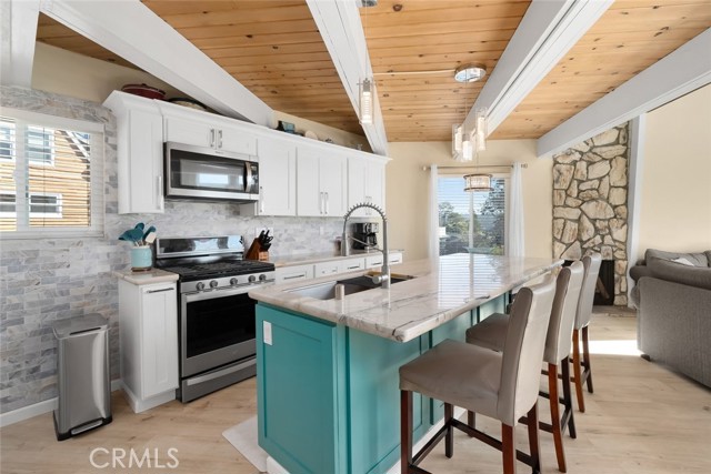 Detail Gallery Image 13 of 64 For 560 Canterbury, Cambria,  CA 93428 - 3 Beds | 2 Baths