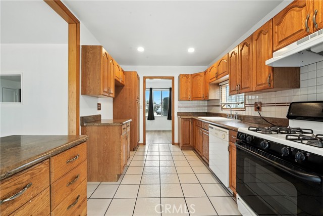 Detail Gallery Image 9 of 31 For 8456 San Clemente Way, Buena Park,  CA 90620 - 4 Beds | 2 Baths