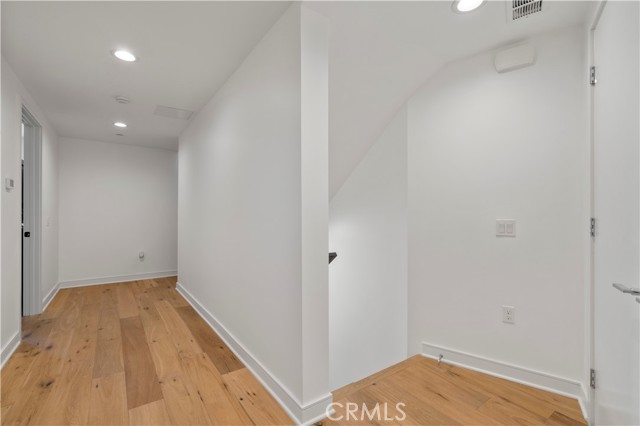 1029 White Knoll Drive, Los Angeles CA: https://media.crmls.org/medias/78bdd5cc-5f84-4f5c-8d94-8f0310480793.jpg