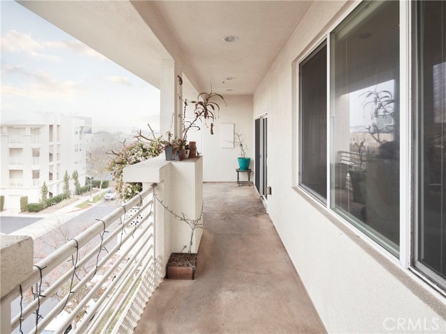 Detail Gallery Image 8 of 23 For 12920 Central Ave #401,  Hawthorne,  CA 90250 - 1 Beds | 1/1 Baths