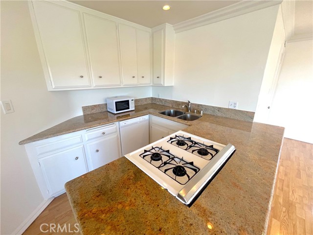 100 Cliff Drive, Laguna Beach CA: https://media.crmls.org/medias/78bea5d7-9ea2-4556-b32a-dc5f788cde76.jpg