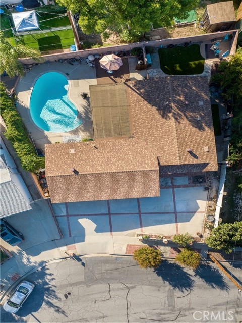 Welcome to 1561 Eloise Circle in the east end of Simi Valley.