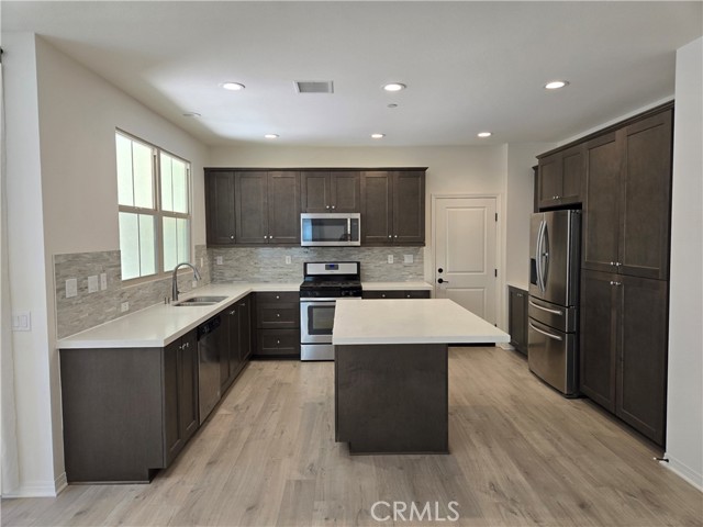 Detail Gallery Image 7 of 30 For 93 Henson, Irvine,  CA 92620 - 4 Beds | 3 Baths