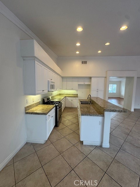 Detail Gallery Image 4 of 26 For 1055 Sundew, San Jacinto,  CA 92582 - 4 Beds | 2 Baths