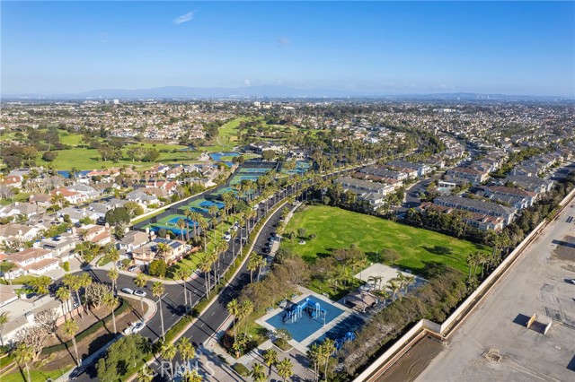 Detail Gallery Image 15 of 49 For 6267 Pacific Pointe Dr, Huntington Beach,  CA 92648 - 3 Beds | 2/1 Baths