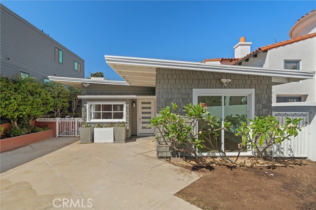 Detail Gallery Image 2 of 16 For 869 10th St, Manhattan Beach,  CA 90266 - 3 Beds | 2 Baths